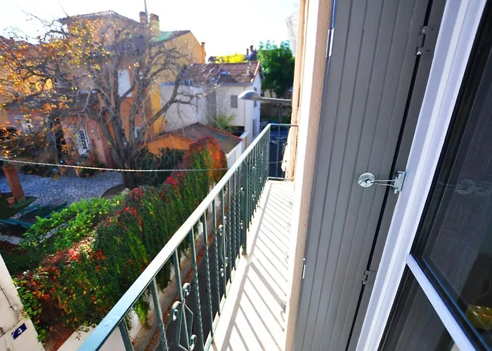 Appartement Le Patio - 2 Dans Le Quartier De *